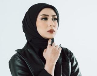 Emosi Kehilangan Dibungkus Orkestra, Dewi Hani Hadirkan Single Menggetarkan Jiwa
