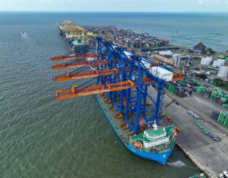 thumbnail Kontribusi Pelindo Petikemas Tembus Rp1,73 Triliun, Perkuat Peran Logistik sebagai Motor Ekonomi