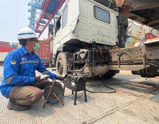 Tekan Polusi Pelabuhan, IPC TPK Uji Emisi Ratusan Truk Peti Kemas