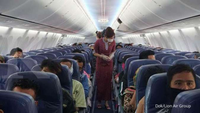penumpang pesawat arus mudik lebaran 2025