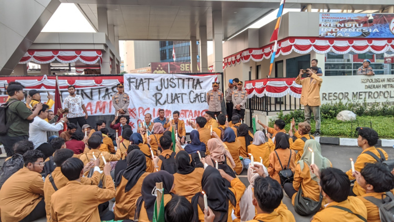 Ketua Umum PW IPM Banten, Widhiashafiz, mendesak pencopotan Budi Prajogo dari jabatannya.
