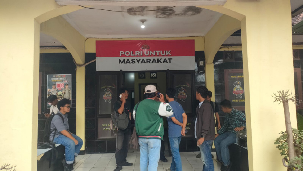 Sejumlah wartawan melaporkan keroyokan ke polisi. Foto ist
