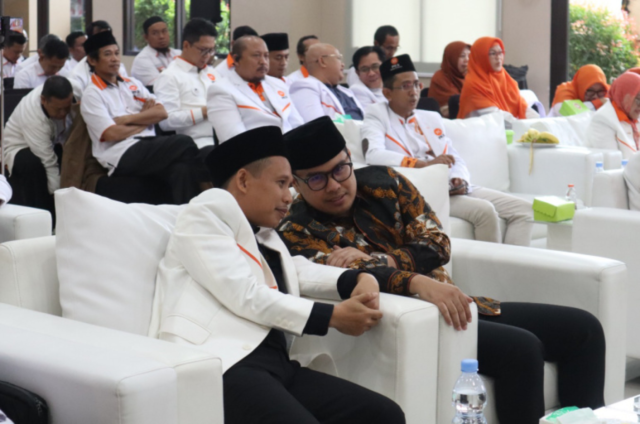 Selain pengukuhan pengurus, Musda turut diisi dengan kegiatan sosial berupa penyaluran sembako. Foto ist