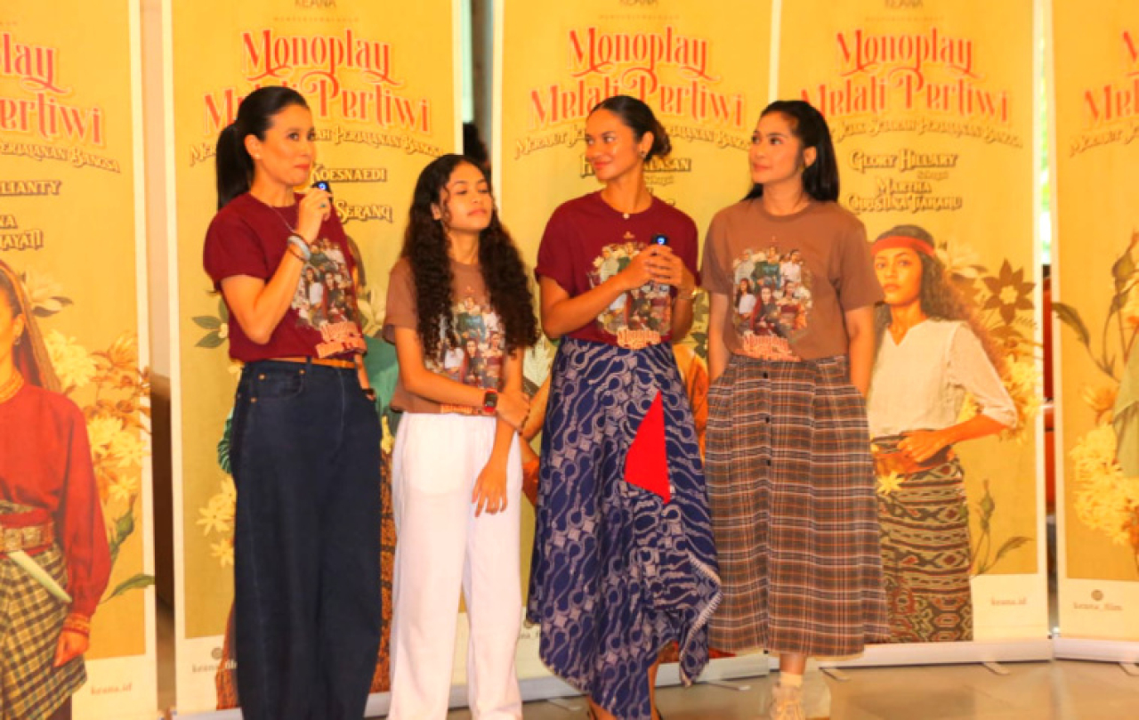 Sutradara Wawan Sofwan menjelaskan bahwa pementasan ini tidak hanya menampilkan biografi para pahlawan, tetapi menggali esensi perjuangan mereka. Foto ist