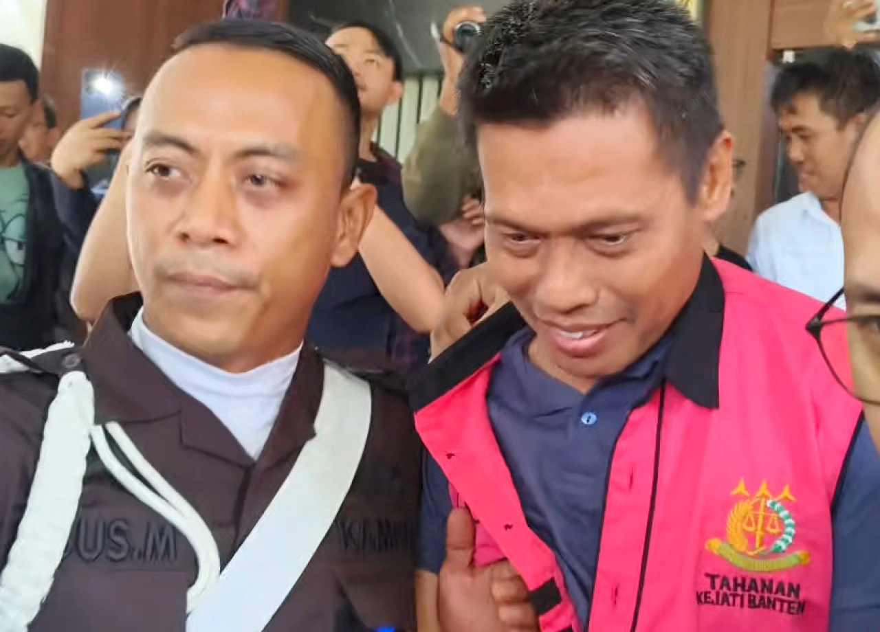 Wahyunoto Lukman, Kepala DLH Kota Tangerang Selatan, kini berstatus tersangka terkait dugaan korupsi proyek pengelolaan dan pengangkutan sampah senilai Rp75 miliar pada tahun 2024. Foto Ismatullah