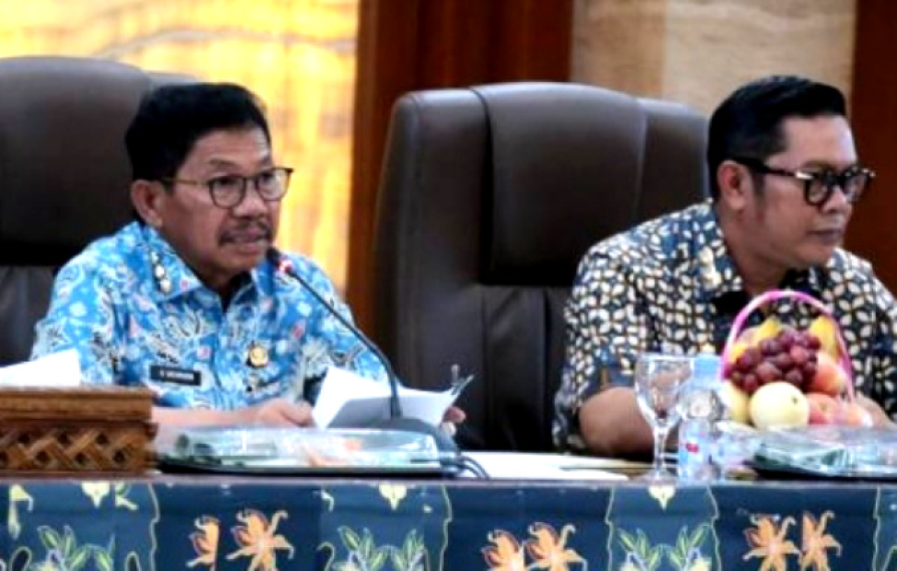 Wali kota juga menginstruksikan pembentukan posko Natal dan Tahun Baru, pengecekan kelaikan angkutan umum, peningkatan patroli lingkungan. Foto ist