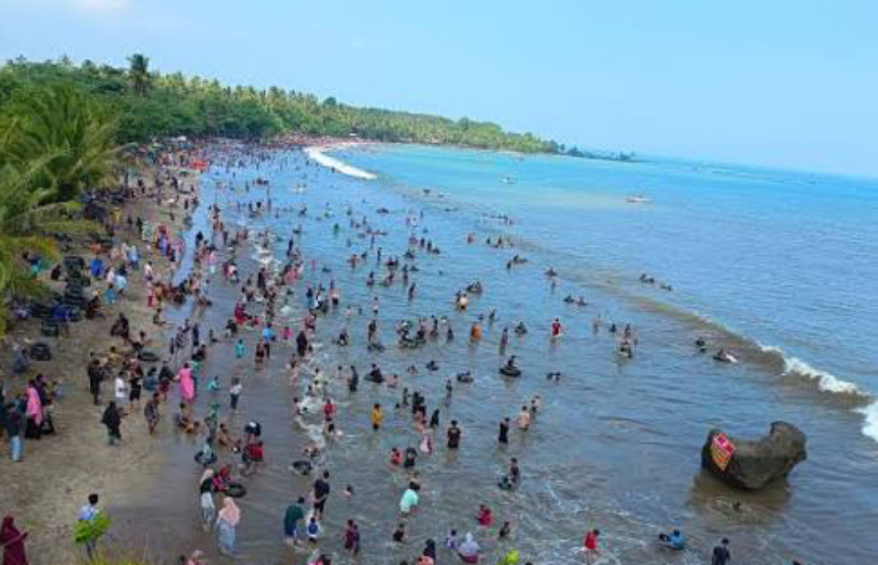 Lonjakan wisatawan ke kawasan Anyer–Cinangka menjelang libur lebaran. Foto diskominfo