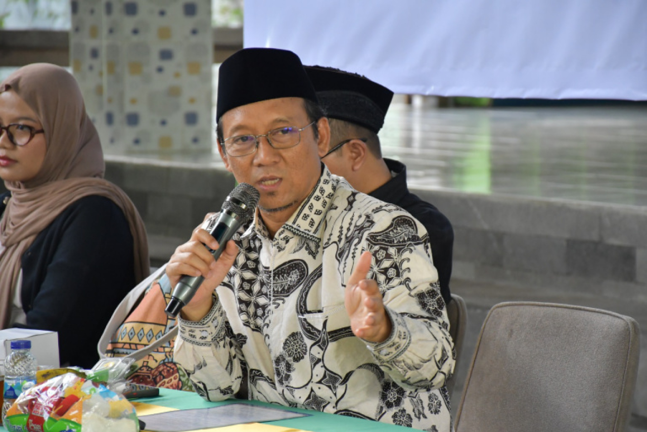Gus Hilmy menyoroti ketidaksesuaian metode pelatihan fisik ekstrem dengan kebutuhan dunia kerja koperasi.