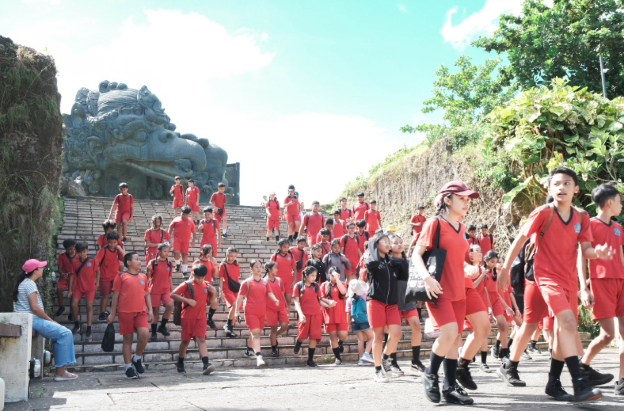 GWK Cultural Park, yang selama ini dikenal sebagai ikon pariwisata Bali, kini juga memainkan peran strategis dalam membangun generasi yang lebih sadar budaya dan lingkungan.