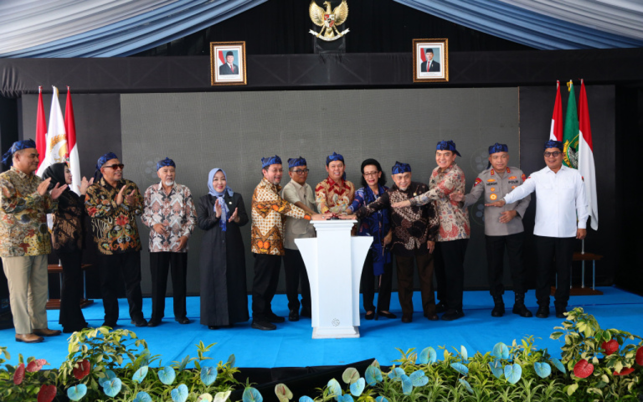 Gubernur Banten Andra Soni menyatakan dukungan penuh terhadap pembangunan tersebut, termasuk melalui hibah lahan.
