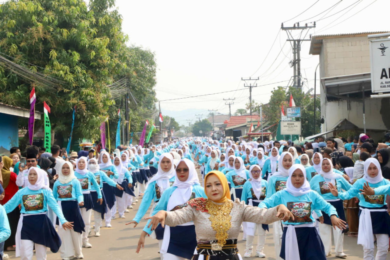 Ribuan warga Kecamatan Padarincang, Kabupaten Serang, Banten, ikut memeriahkan Festival Gabrugan.