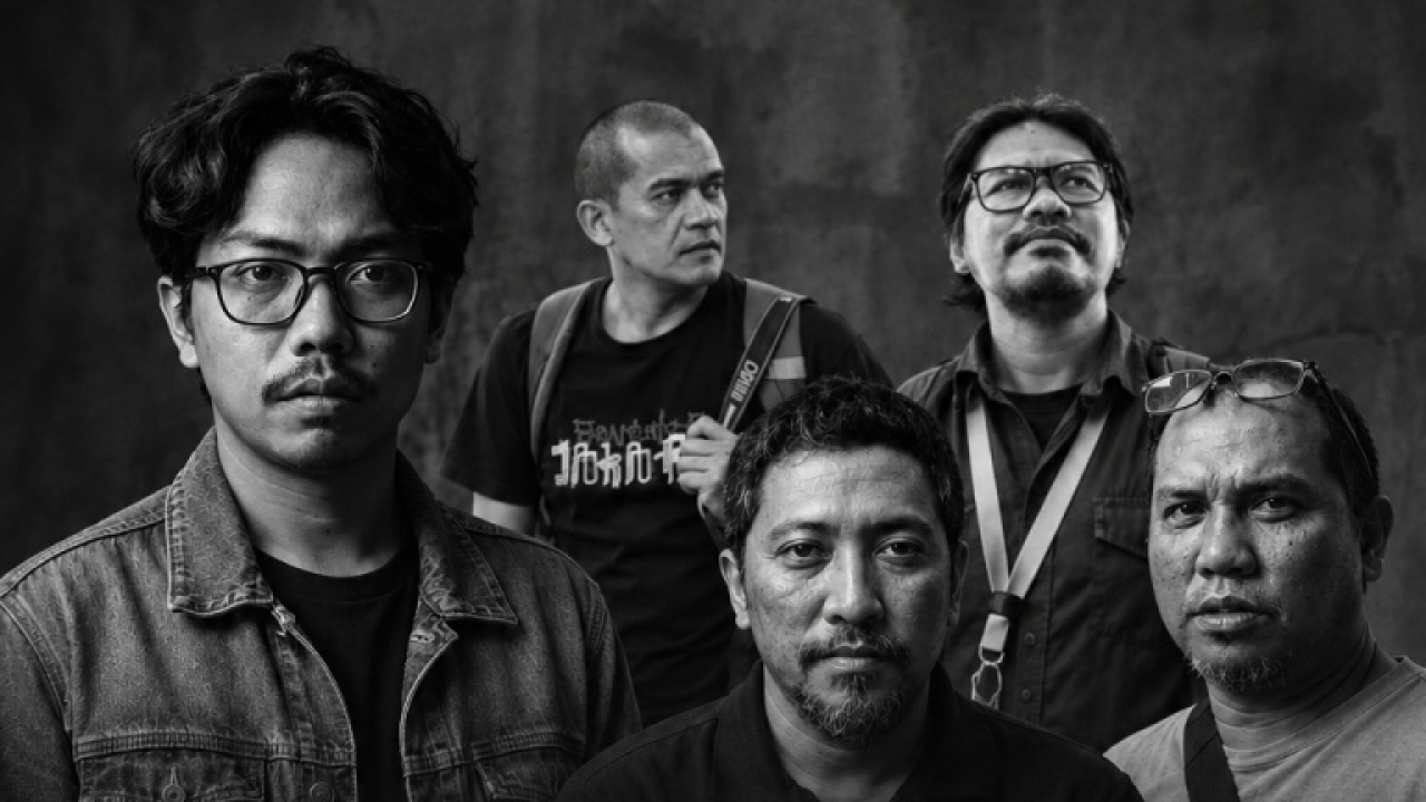 Delapan orang yang masih dalam pencarian terdiri dari lima pewarta, yakni M. Bagus Khoirunnas, Ari Basuki, Yudhis, Daus, dan Donal, serta tiga kru kapal yang ikut dalam perjalanan peliputan. Foto ist